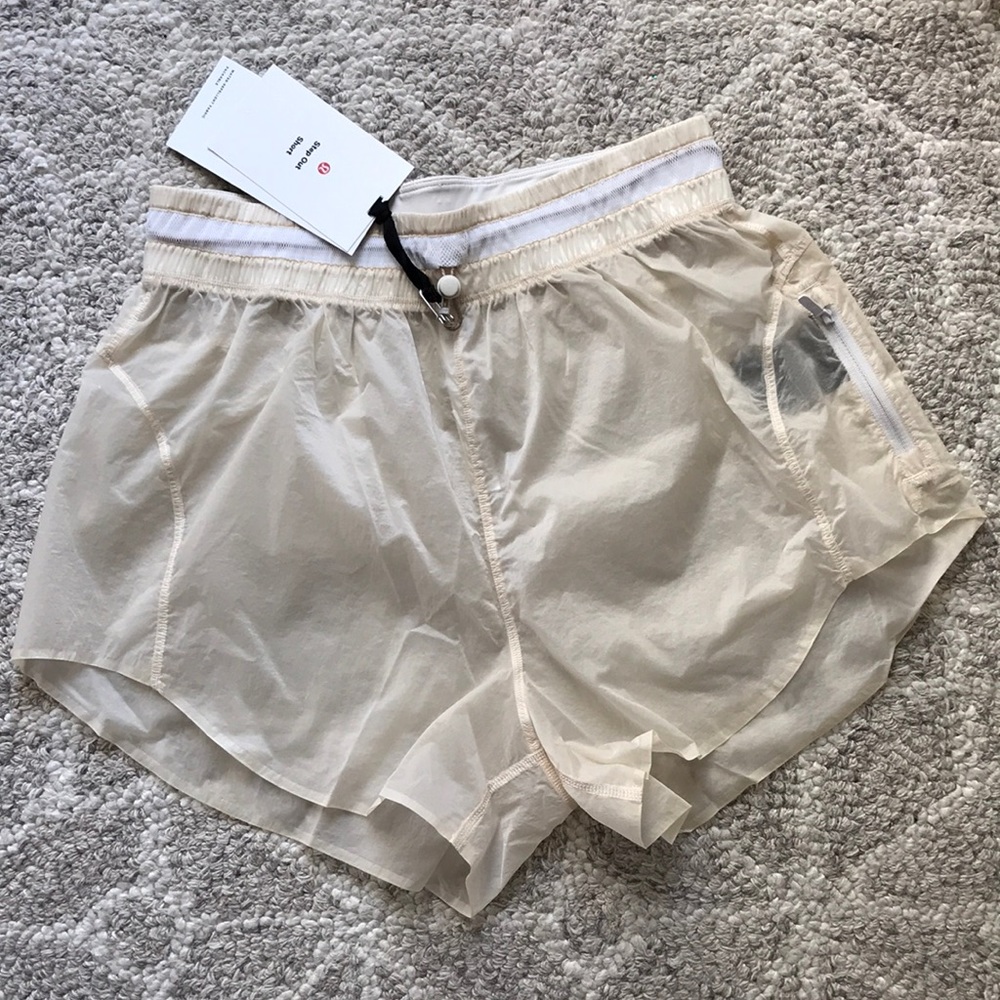 Lululemon NWT Step Out Short Size 8 White Opal Translucent